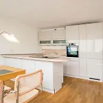 Modernes, Sonniges Appartement Im Herzen Von Duesseldorf